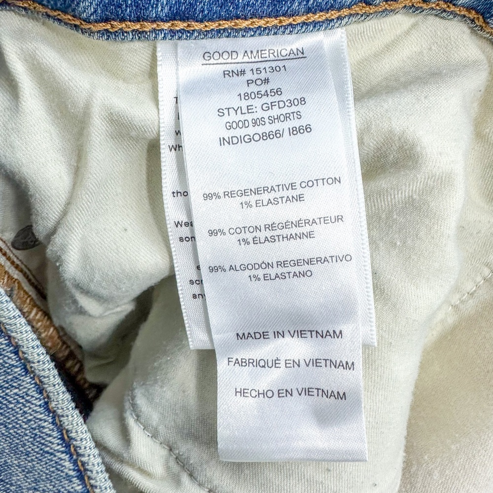 Good American Good 90's Mid Rise Relaxed Denim Shorts - Picture 7 of 7